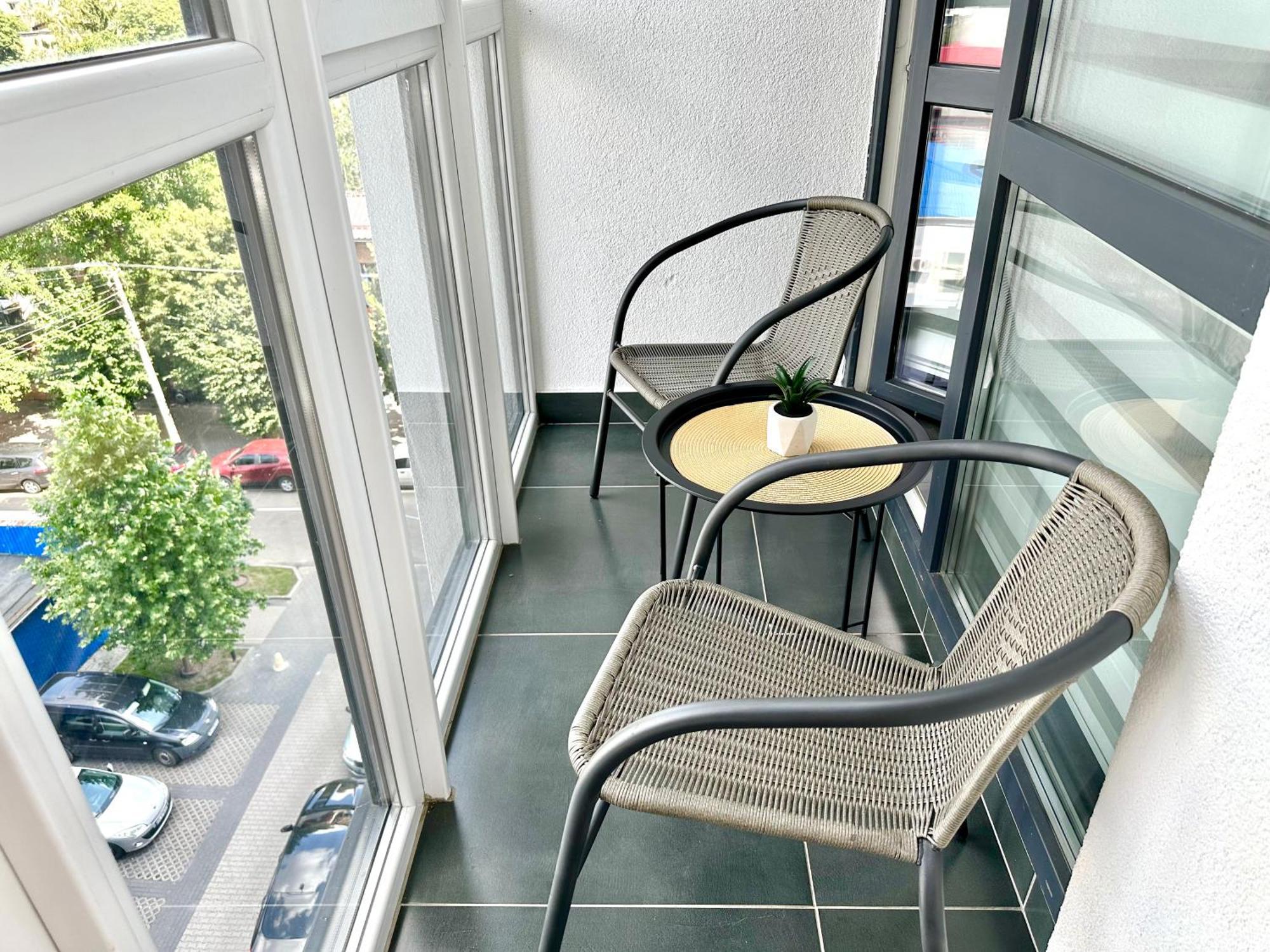 Designer Apartments In The City Center Rivne Exterior photo