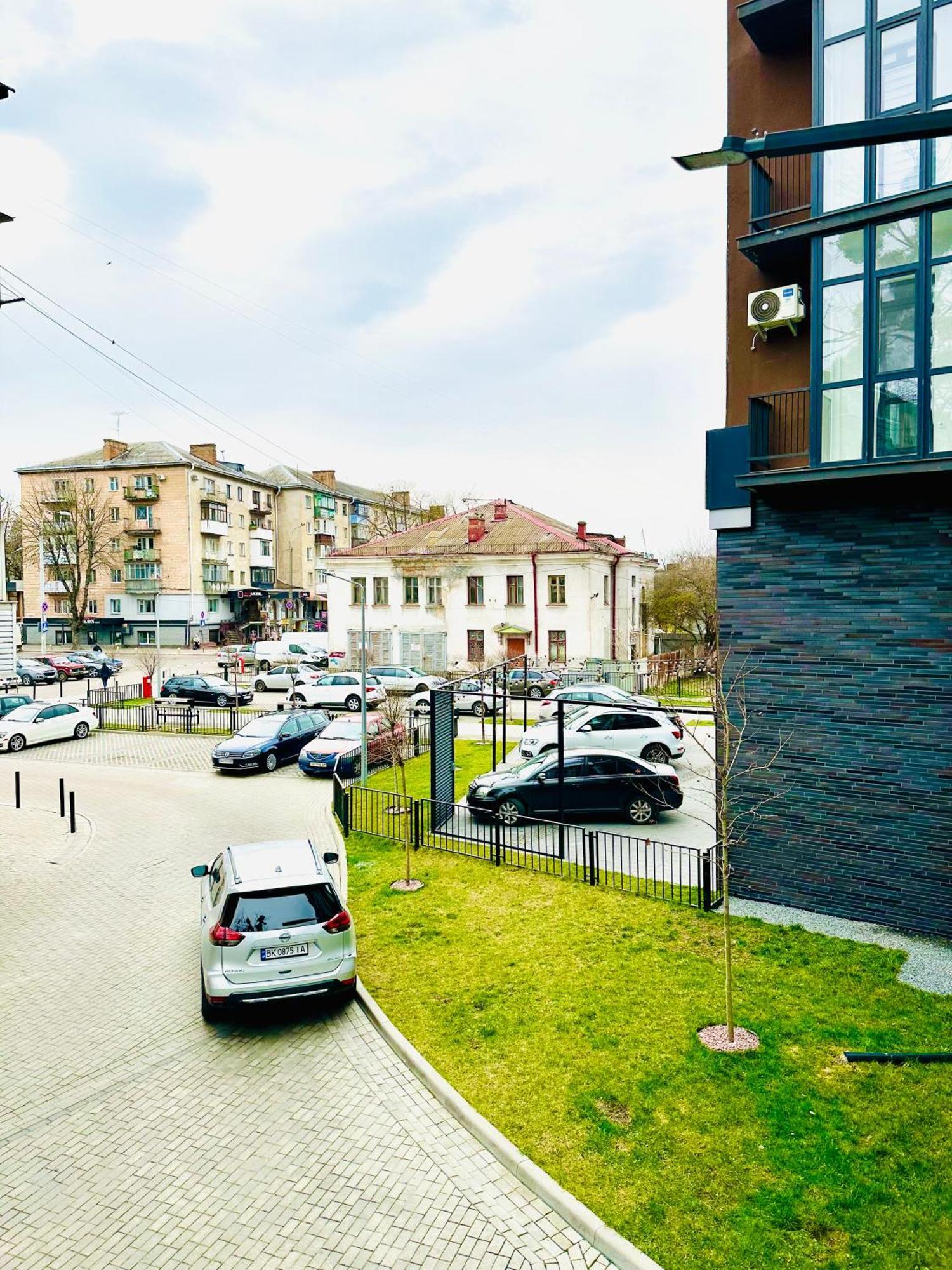 Designer Apartments In The City Center Rivne Exterior photo