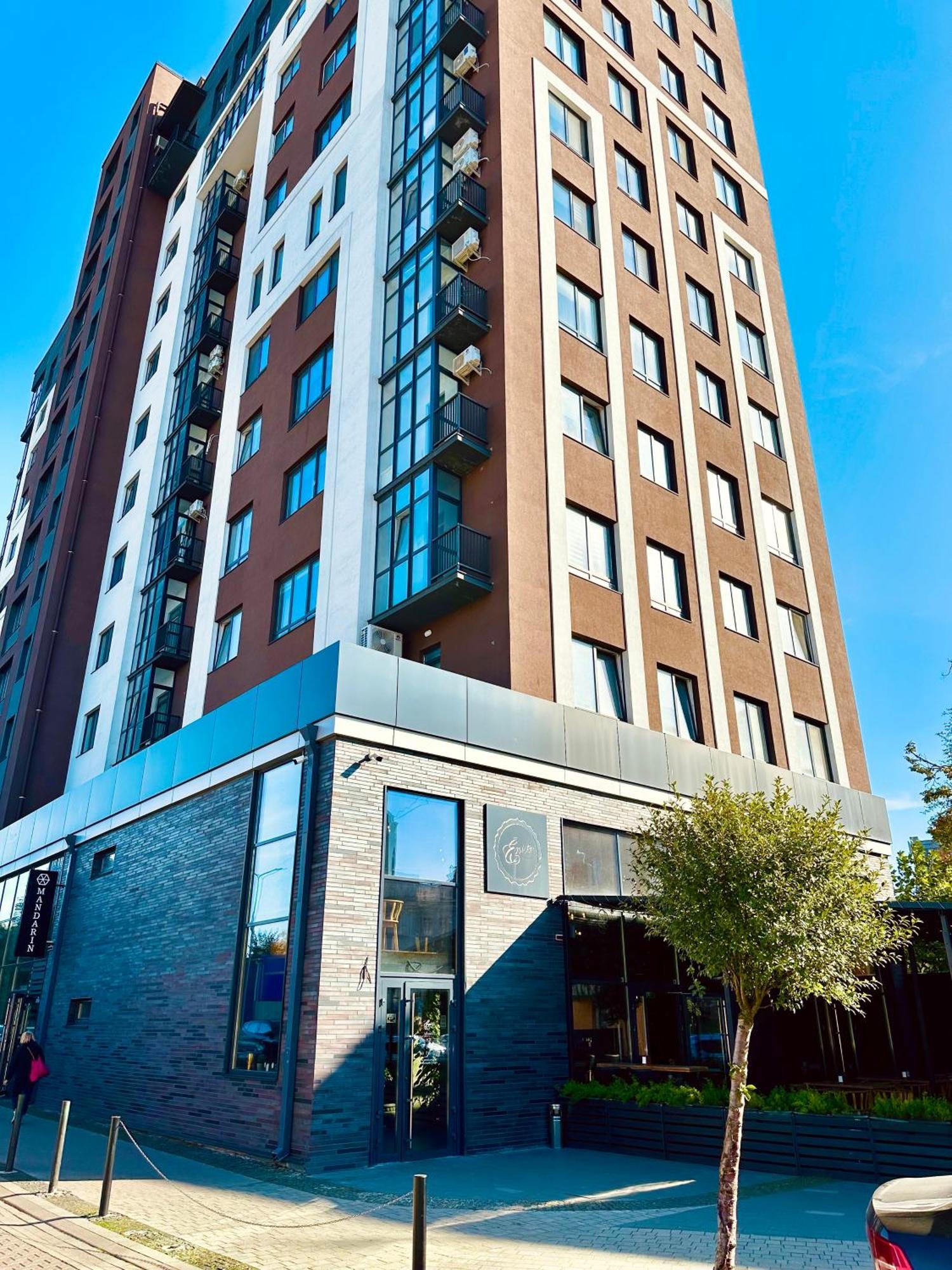 Designer Apartments In The City Center Rivne Exterior photo